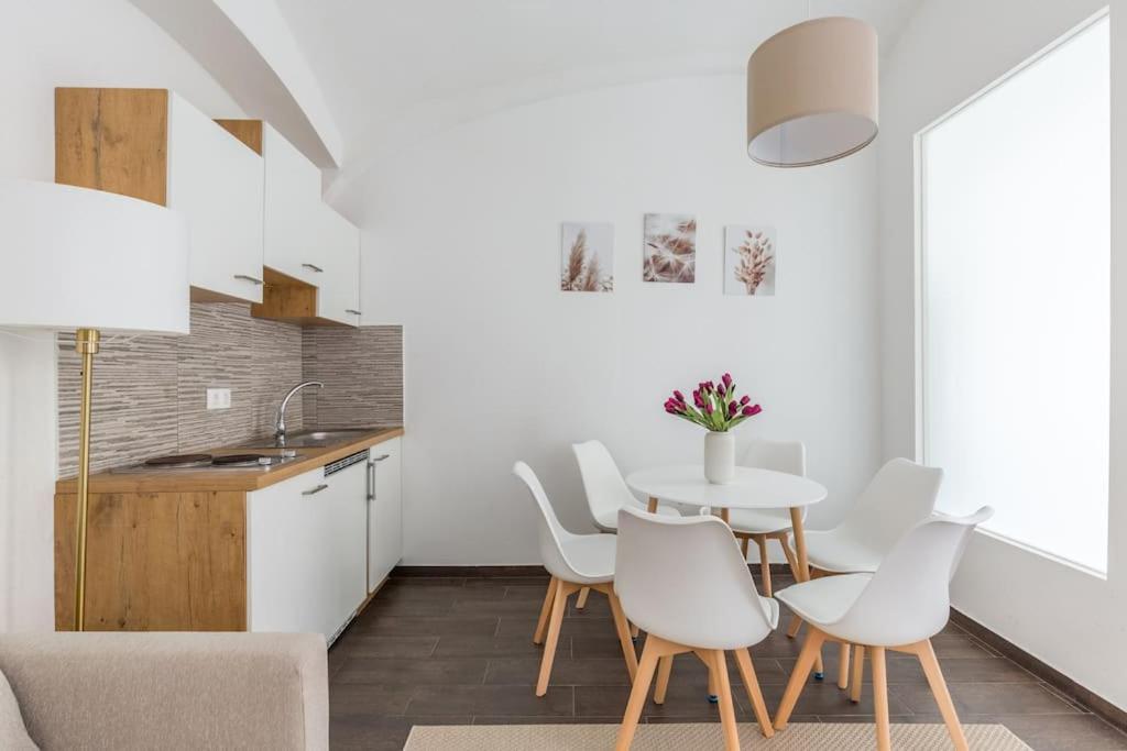 Ferienwohnung Free Parking I 500 Mbit Wifi I Kingsize Bed Wien Exterior foto